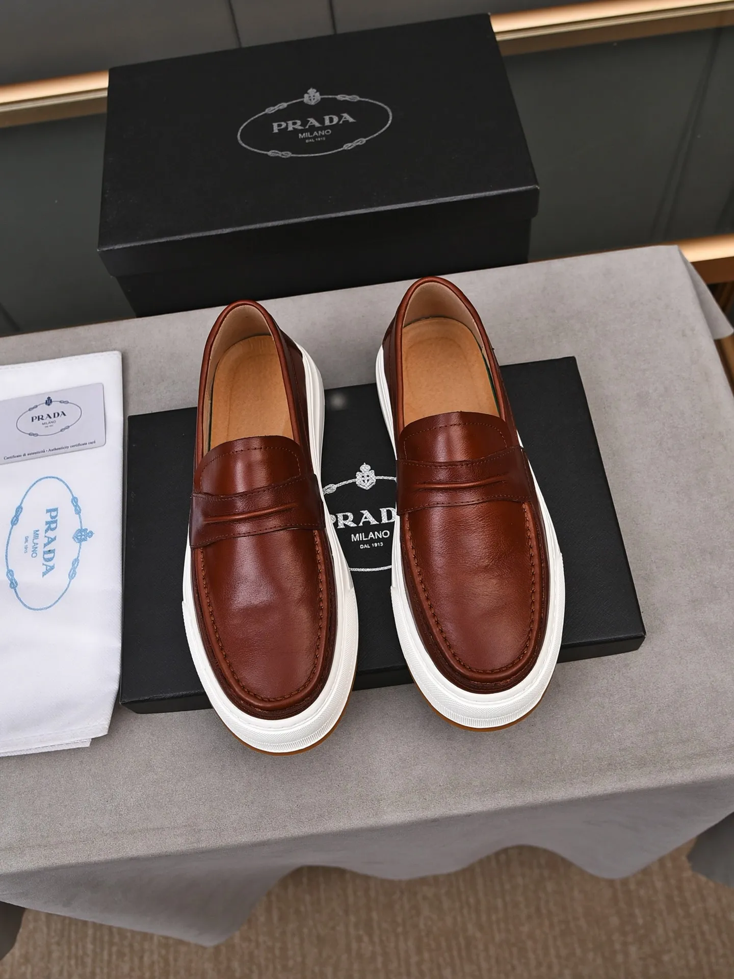 👟👟👟Men's Men's Shoes💰P440 [Top Cowhide]🆕🔥New Updates🔥👟PRADA (Prada) new products are released, imported soft cowhide, fashionable to allow air to penetrate the entire shoe, Niu B's shoes [strong] bring an extremely comfortable and breathable feeling! Beautiful inside and out! Exquisite workmanship, top-grade cowhide material, 😌Size: 38~44, single color choice.